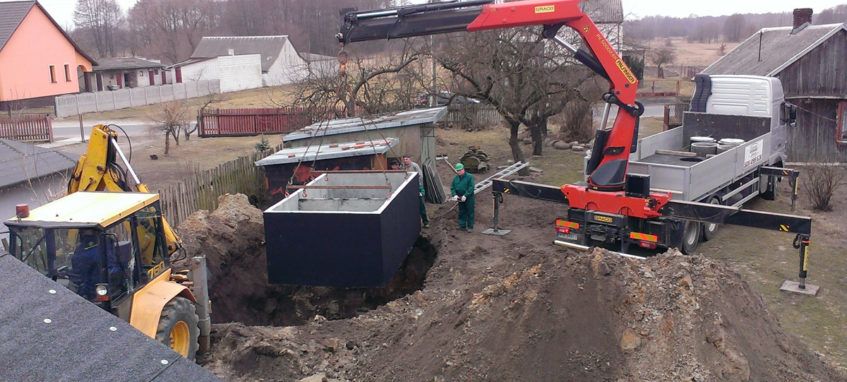 Usadzovanie betónové žumpy do výkopu betonova zumpa usadenie Žiar nad Hronom
